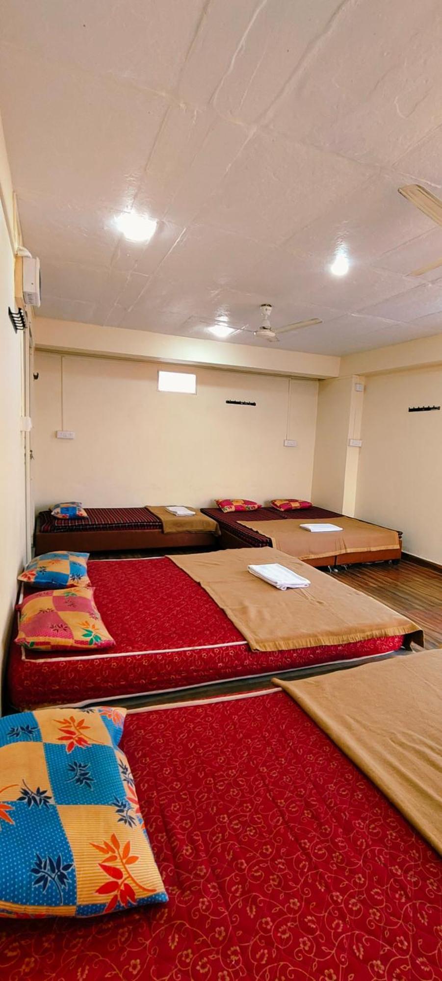 Shri Shiv Ganga Bhakt Niwas Hotel Ujjain Exterior foto