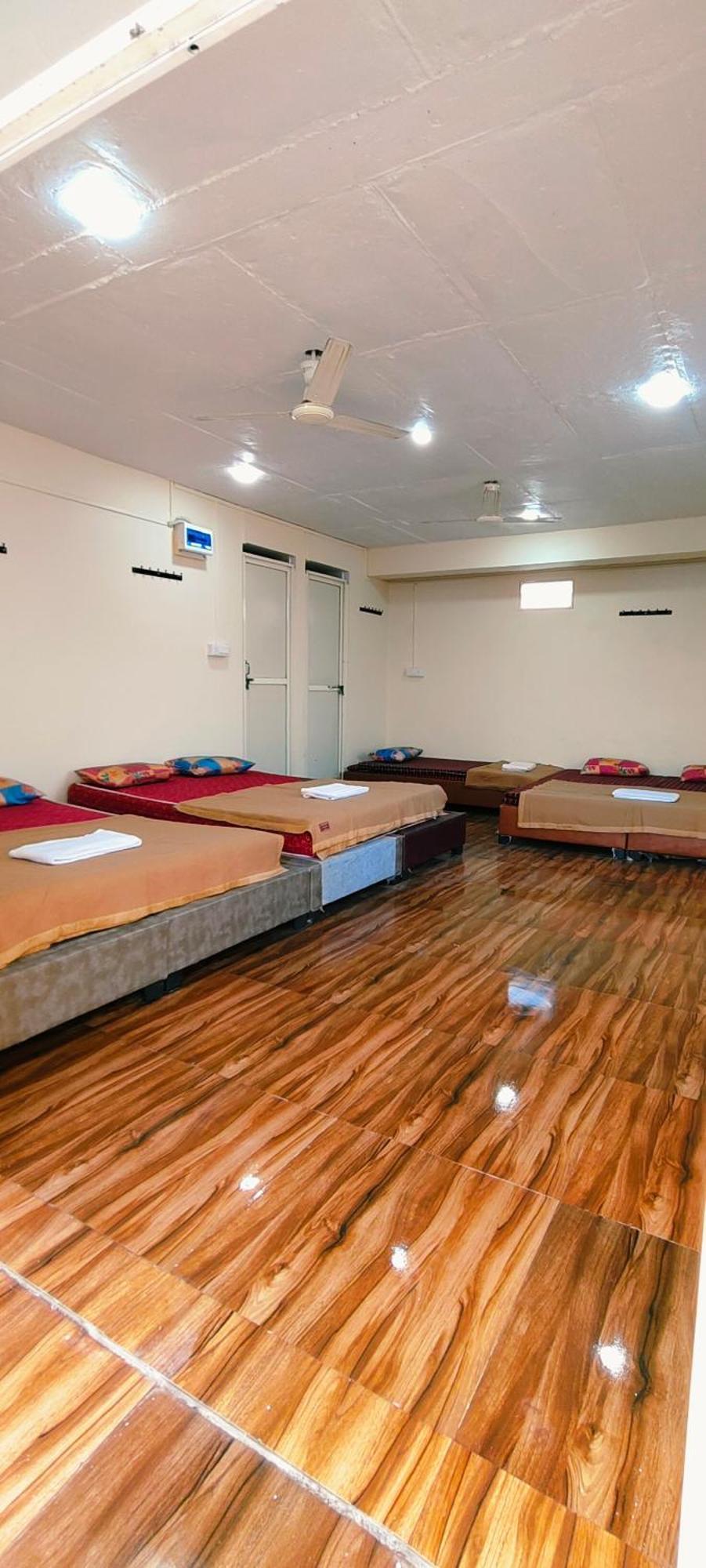 Shri Shiv Ganga Bhakt Niwas Hotel Ujjain Exterior foto