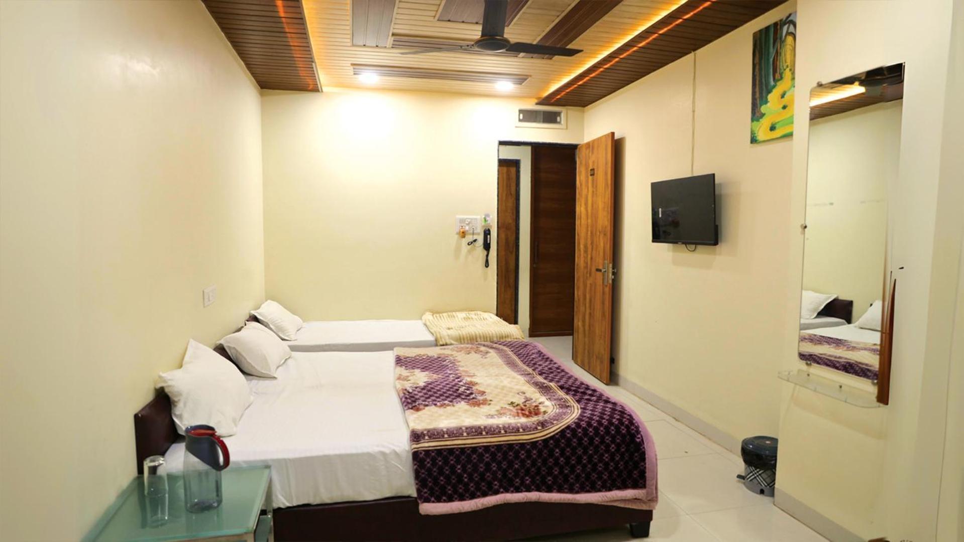 Shri Shiv Ganga Bhakt Niwas Hotel Ujjain Exterior foto