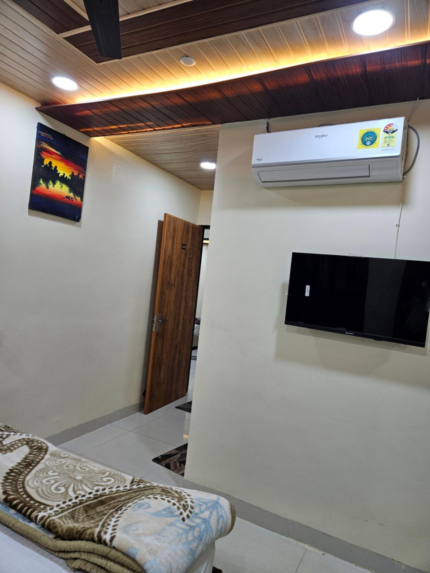 Shri Shiv Ganga Bhakt Niwas Hotel Ujjain Exterior foto
