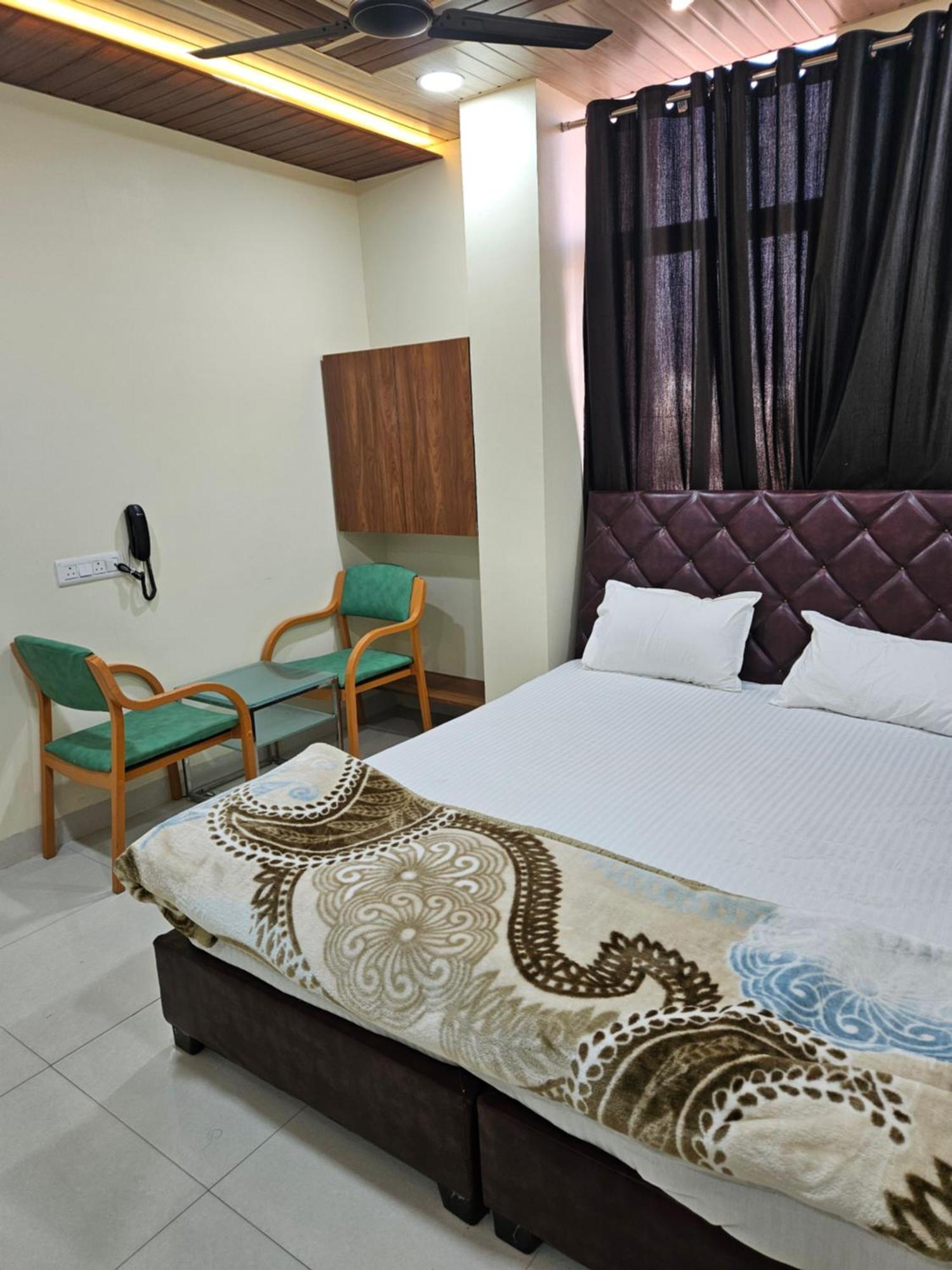Shri Shiv Ganga Bhakt Niwas Hotel Ujjain Exterior foto