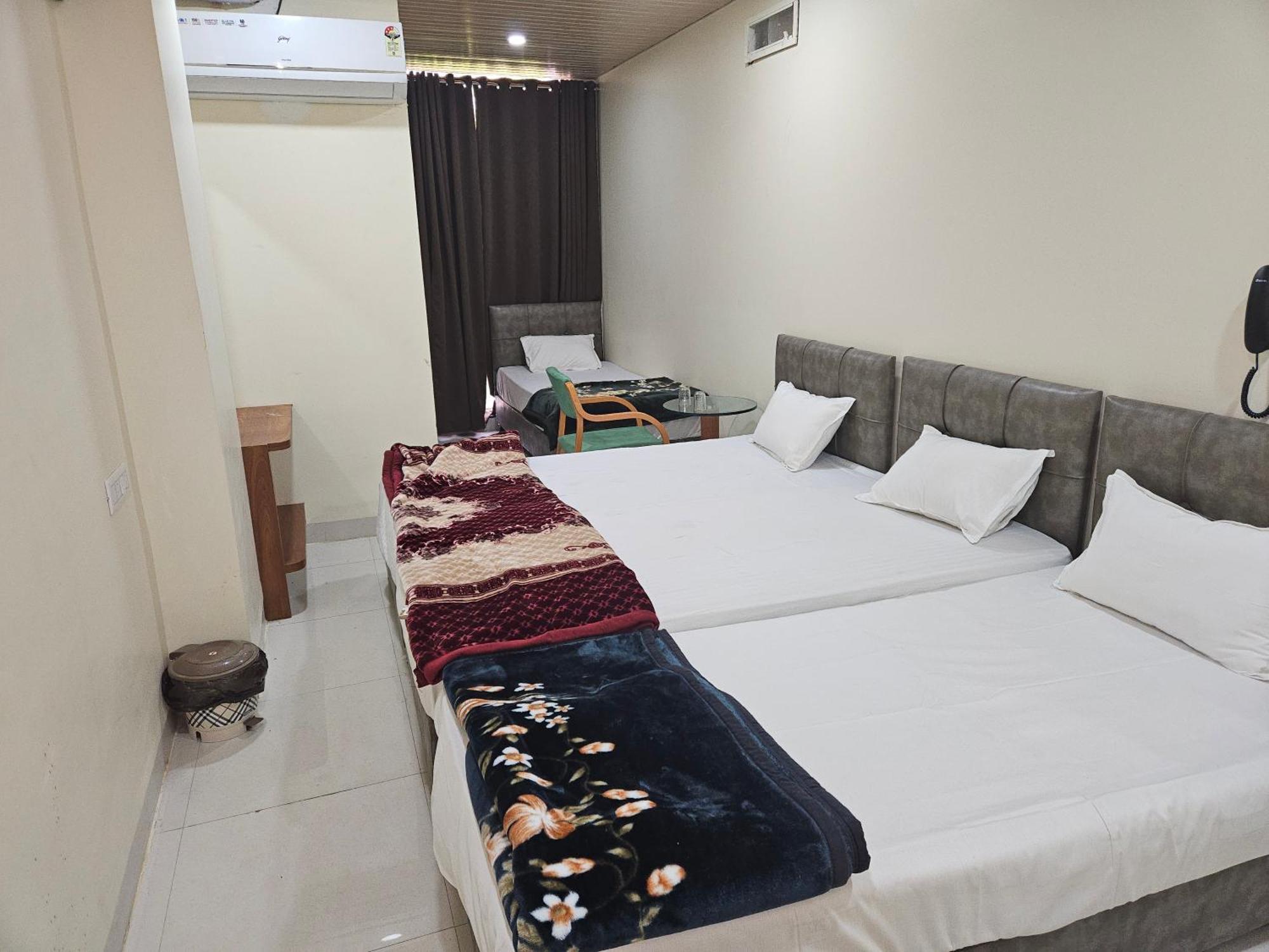 Shri Shiv Ganga Bhakt Niwas Hotel Ujjain Exterior foto