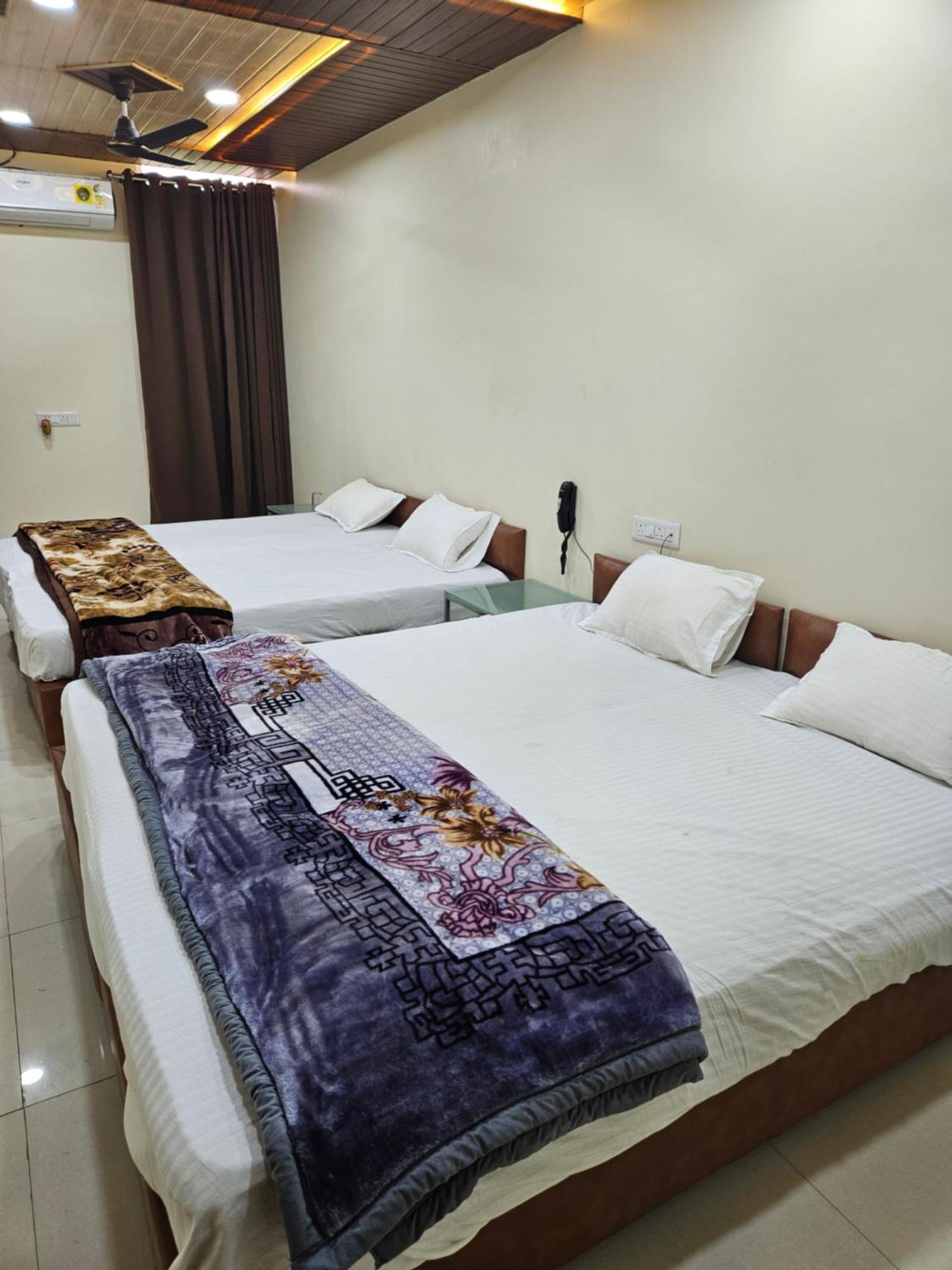 Shri Shiv Ganga Bhakt Niwas Hotel Ujjain Exterior foto