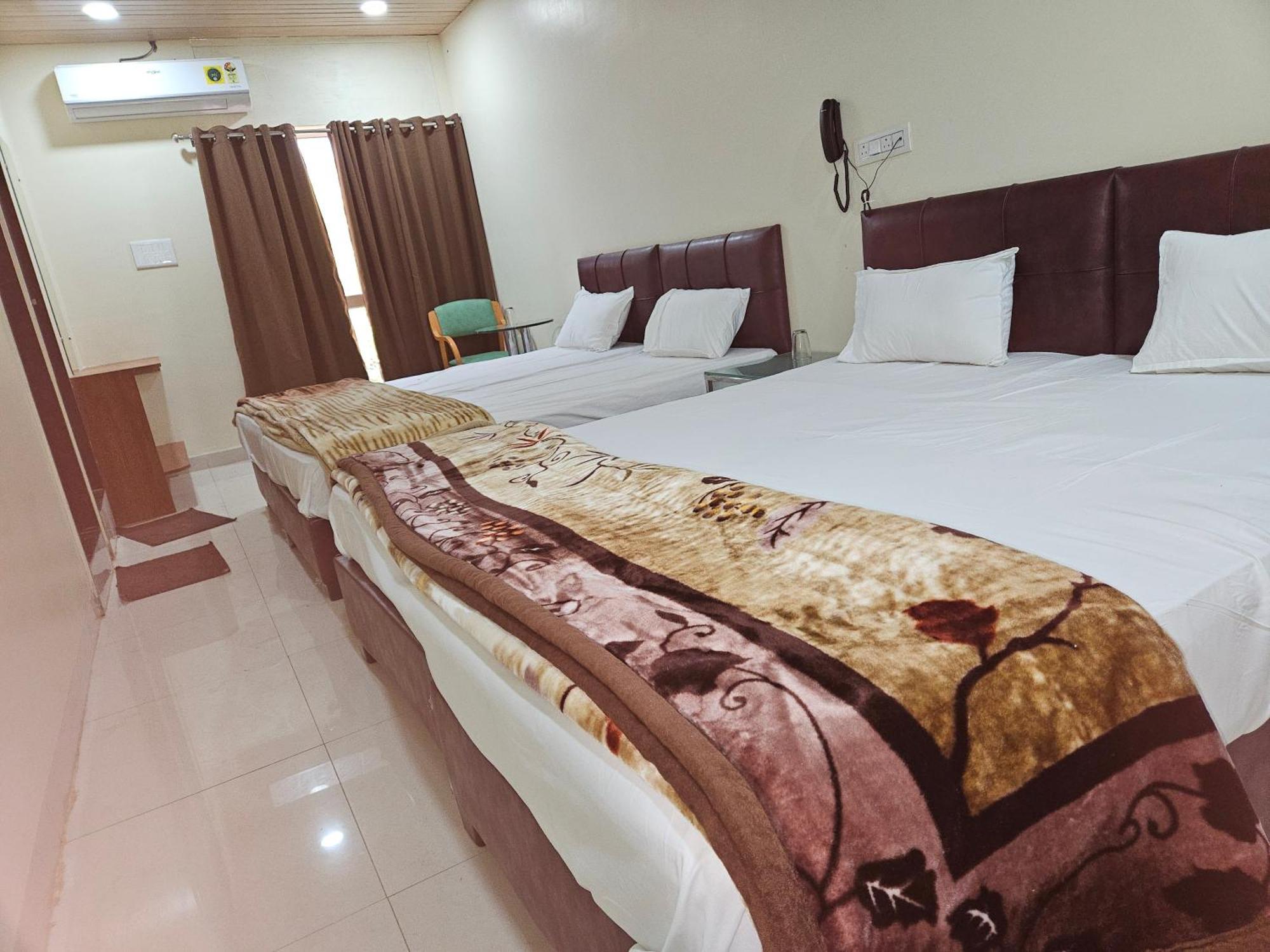 Shri Shiv Ganga Bhakt Niwas Hotel Ujjain Exterior foto