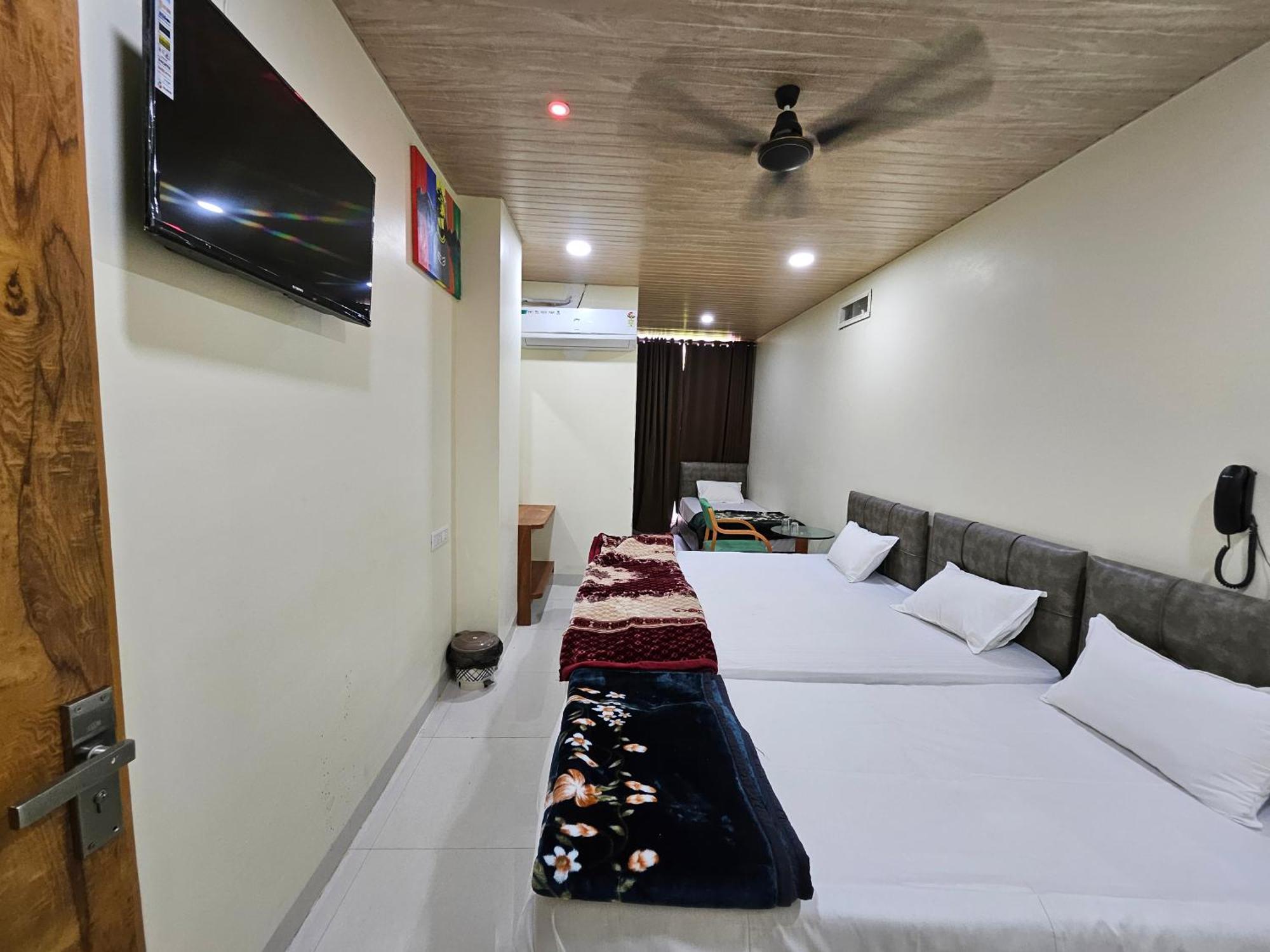 Shri Shiv Ganga Bhakt Niwas Hotel Ujjain Exterior foto