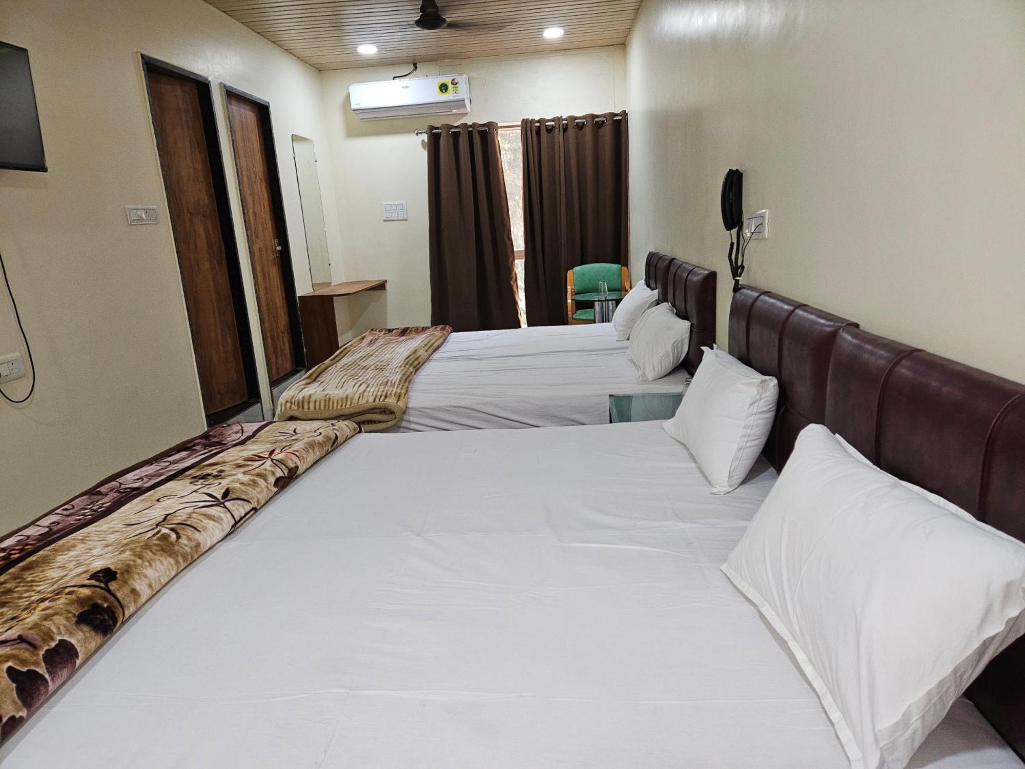 Shri Shiv Ganga Bhakt Niwas Hotel Ujjain Exterior foto
