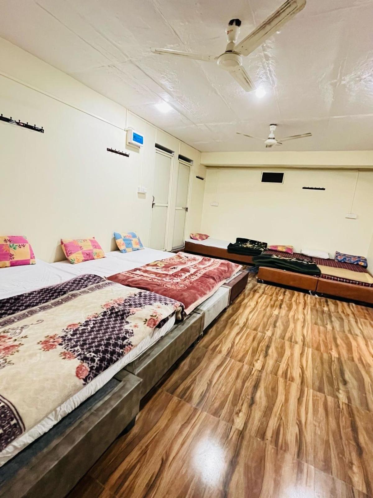 Shri Shiv Ganga Bhakt Niwas Hotel Ujjain Exterior foto