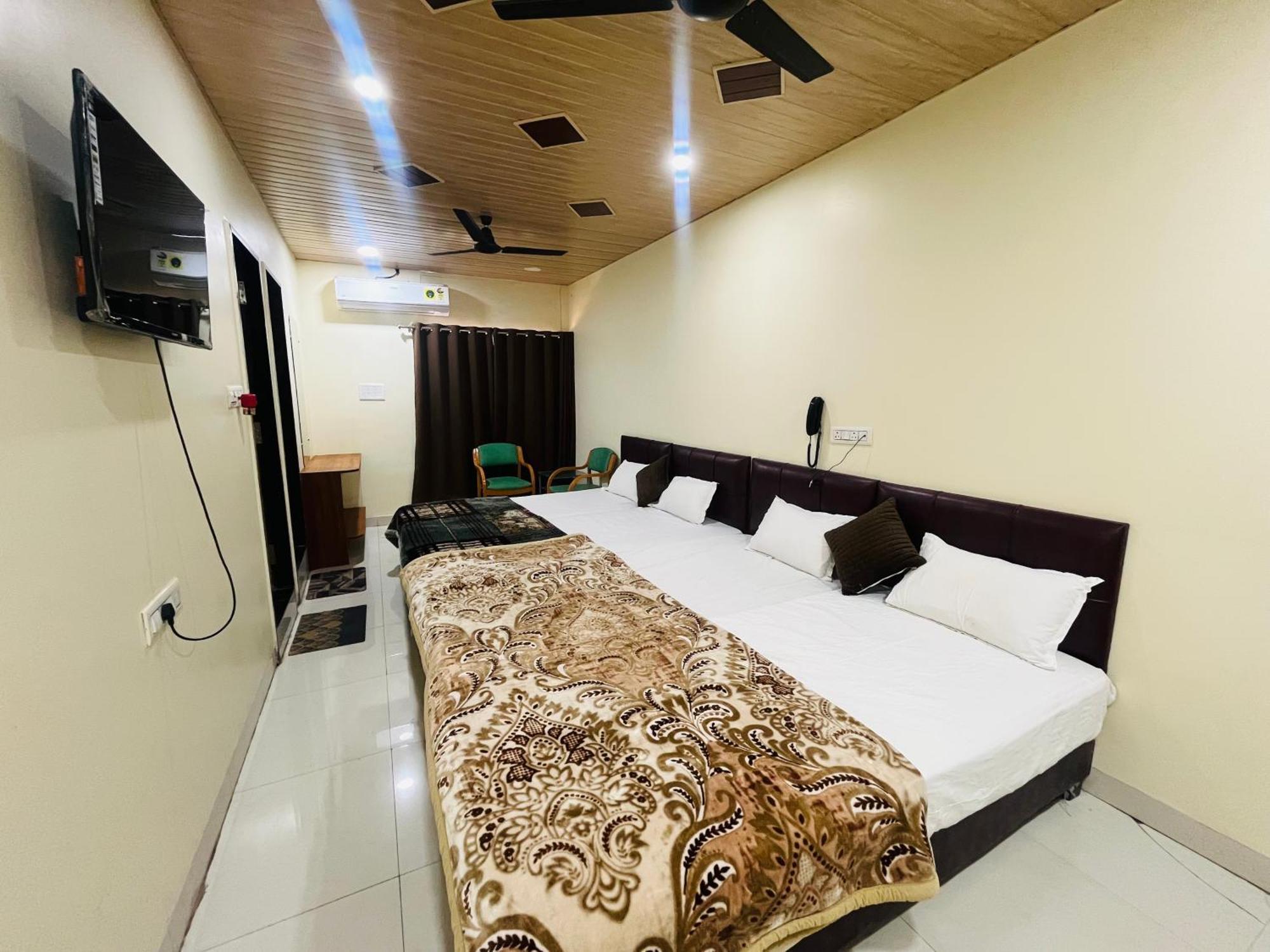 Shri Shiv Ganga Bhakt Niwas Hotel Ujjain Exterior foto