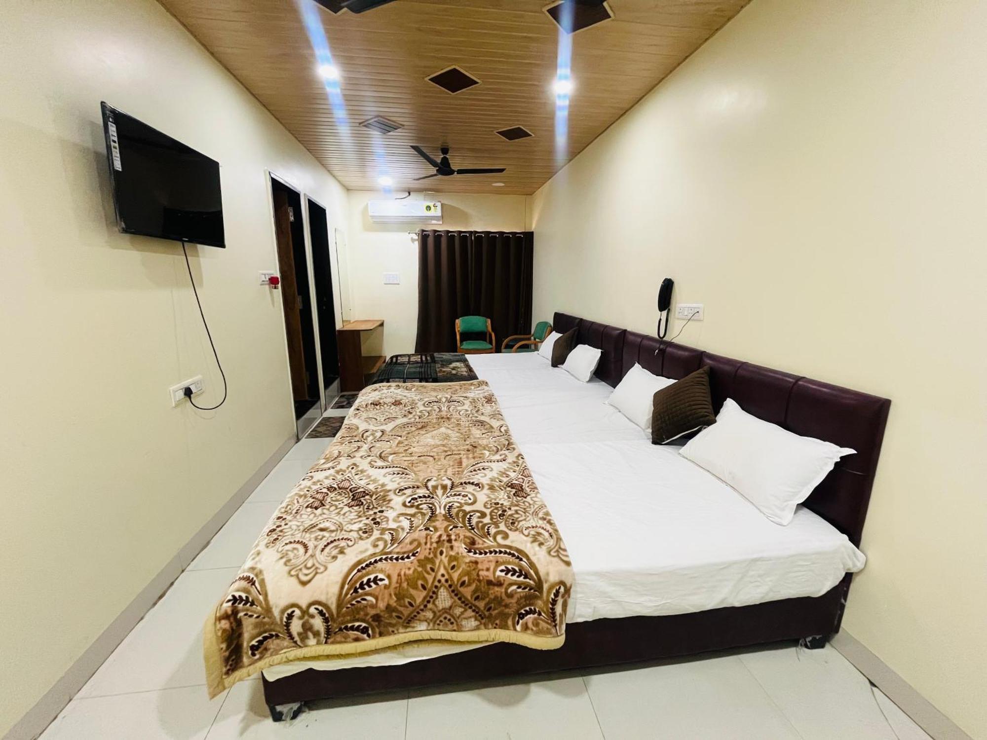 Shri Shiv Ganga Bhakt Niwas Hotel Ujjain Exterior foto