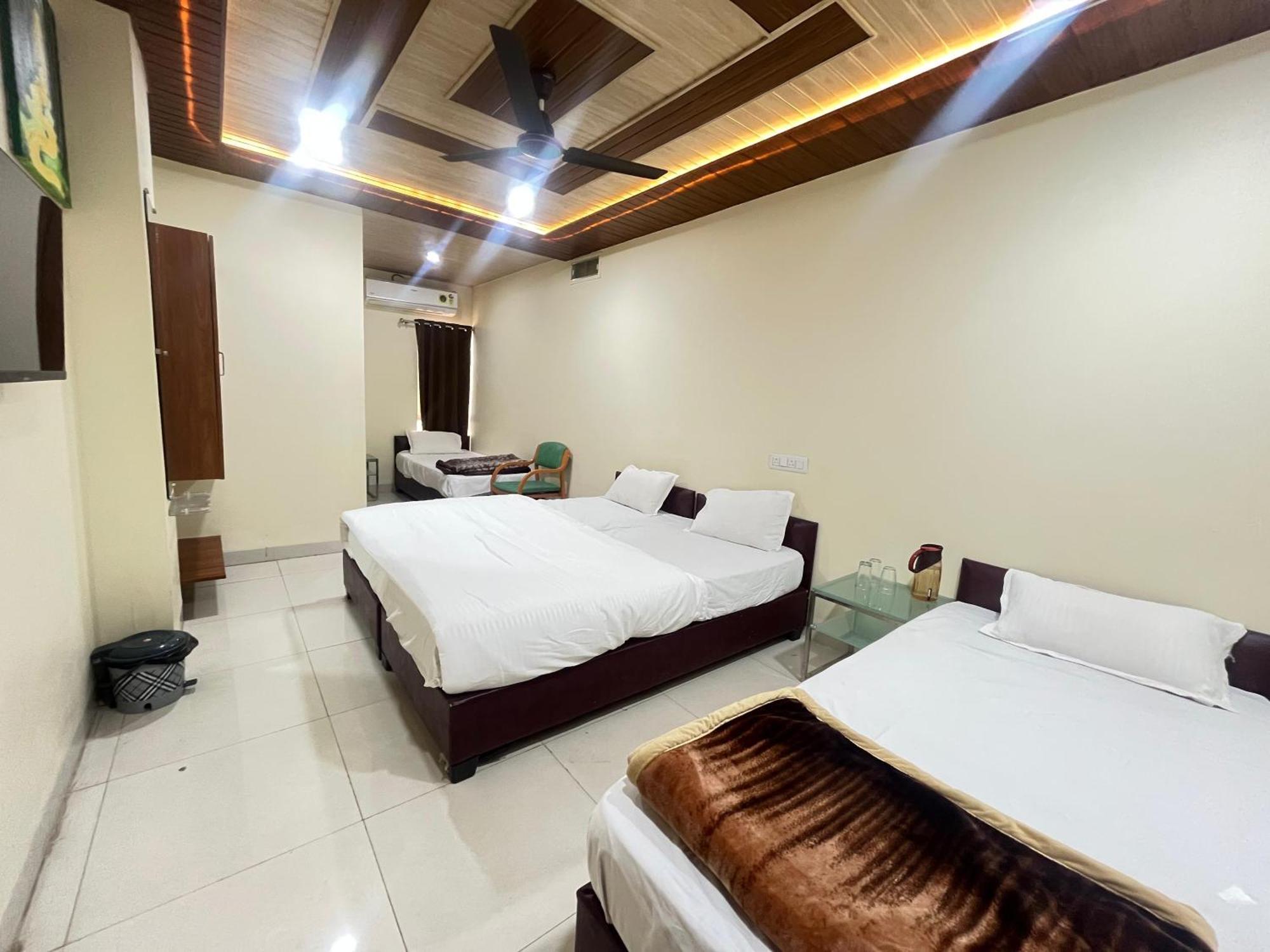 Shri Shiv Ganga Bhakt Niwas Hotel Ujjain Exterior foto