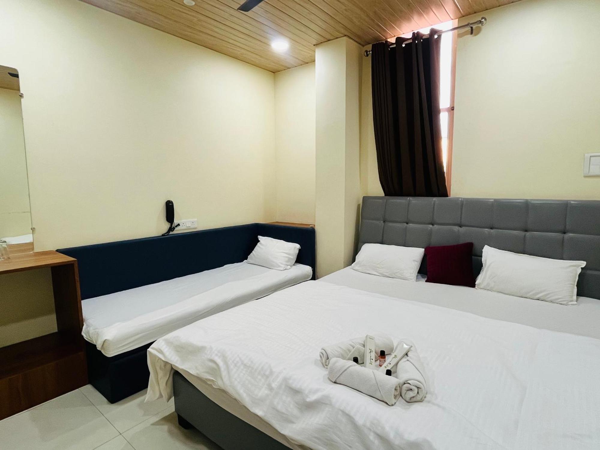 Shri Shiv Ganga Bhakt Niwas Hotel Ujjain Exterior foto
